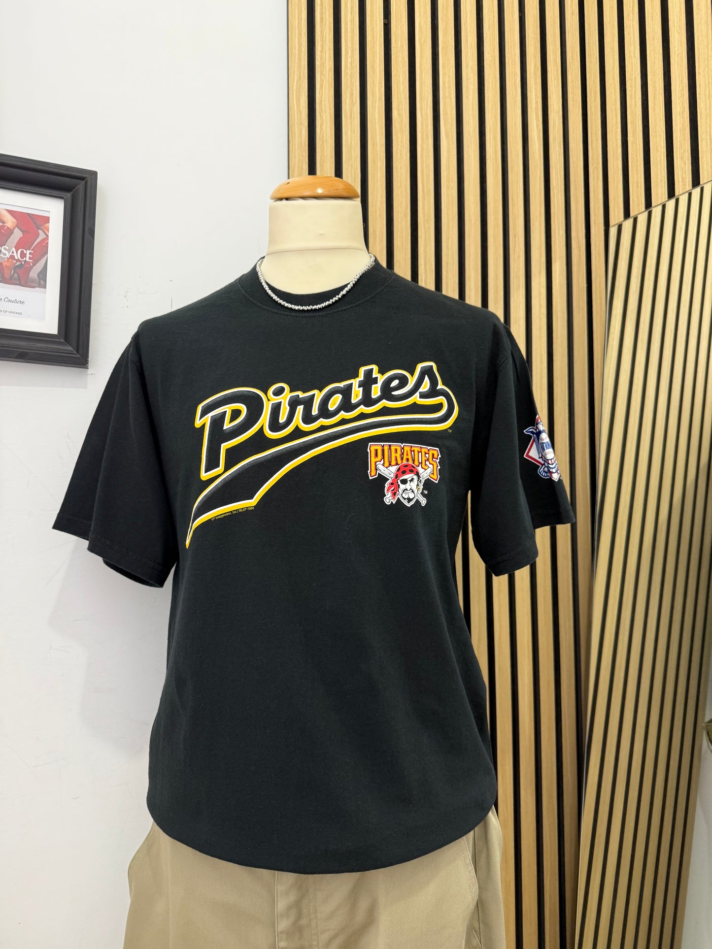 T-shirt vintage Lee Sport “Pittsburgh Pirates” anni ’90 – Nero