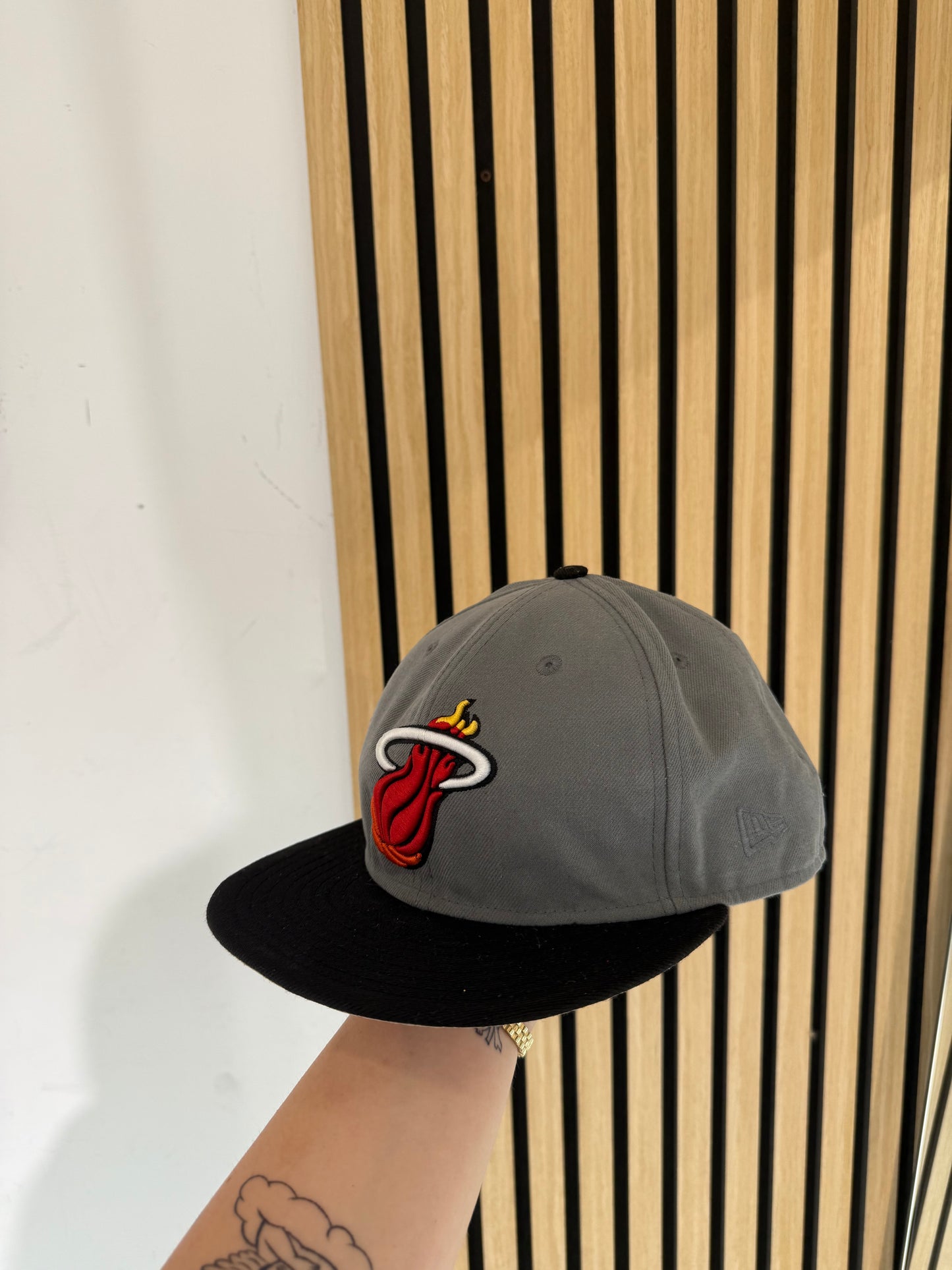 Cappello New Era taglia 7 3/8