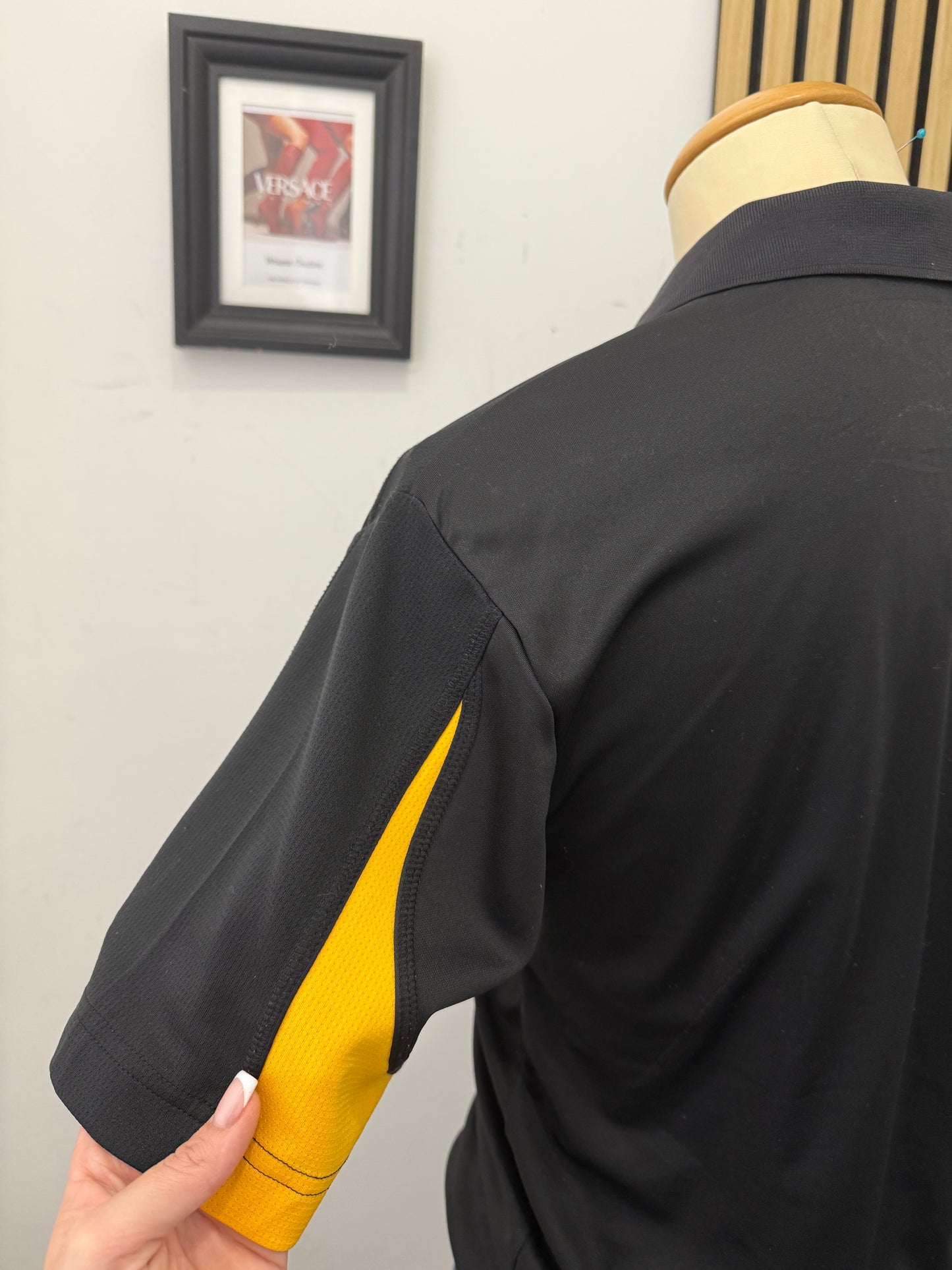 Polo ufficiale Pittsburgh Steelers – NFL Team Apparel – Nero e Giallo