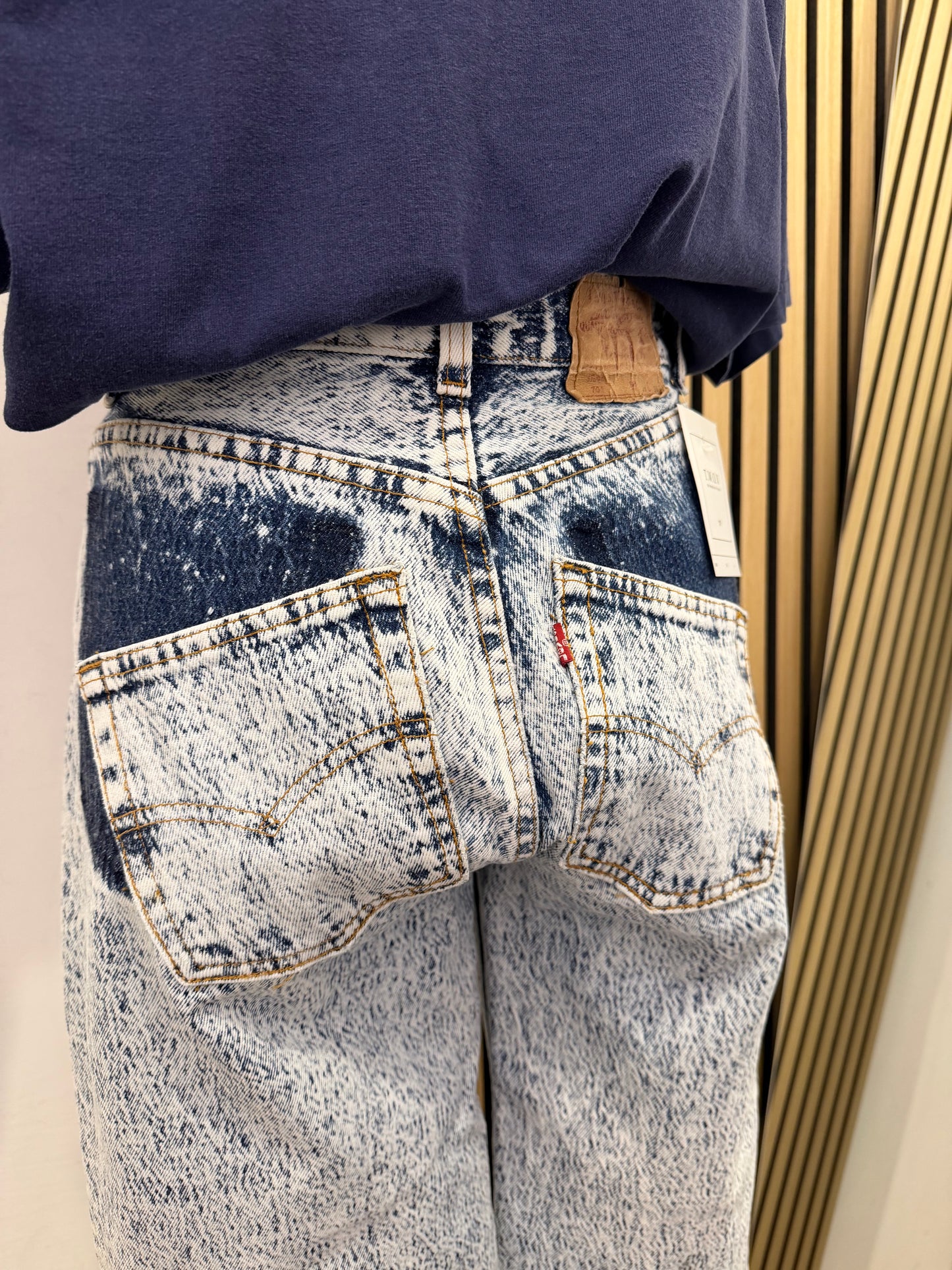 Jeans Levi's 701 Vintage Custom — Acid Wash con tasche spostate