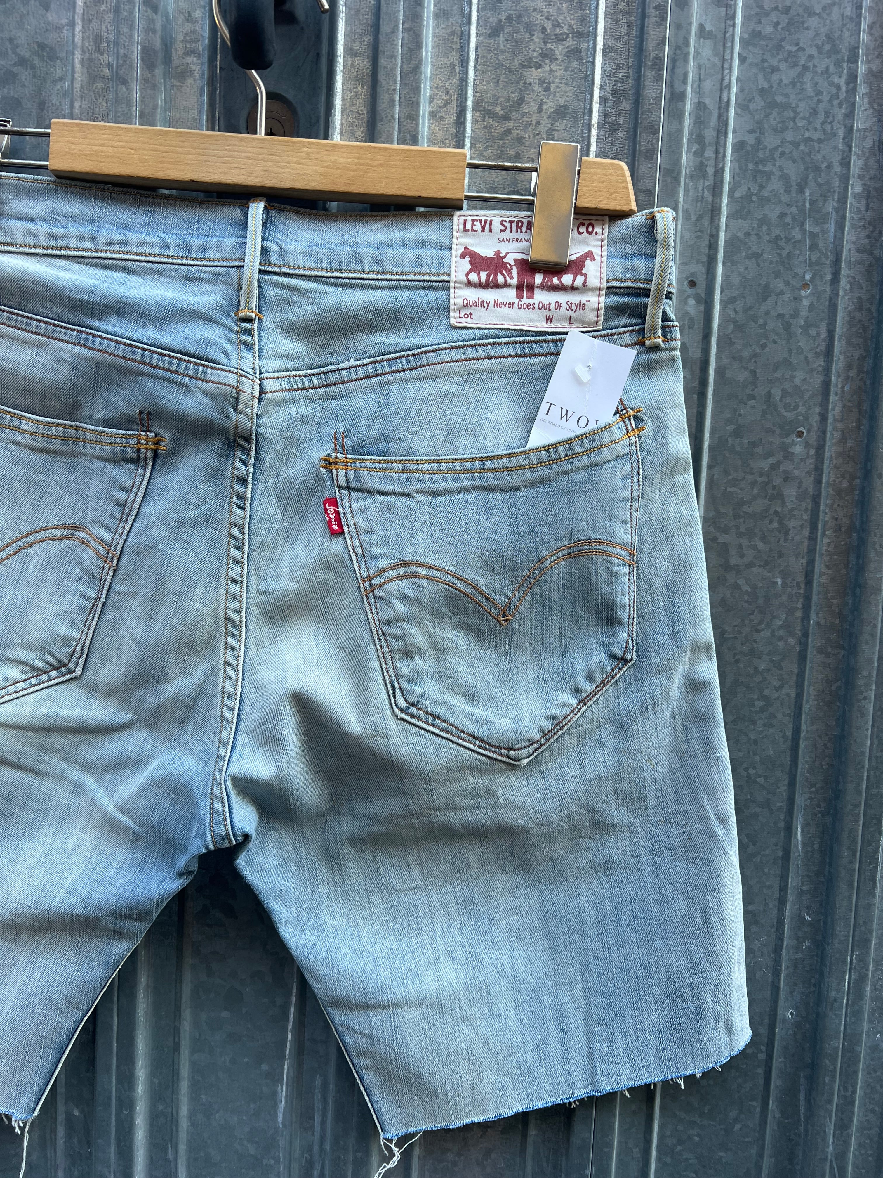 Short Levi’s W32