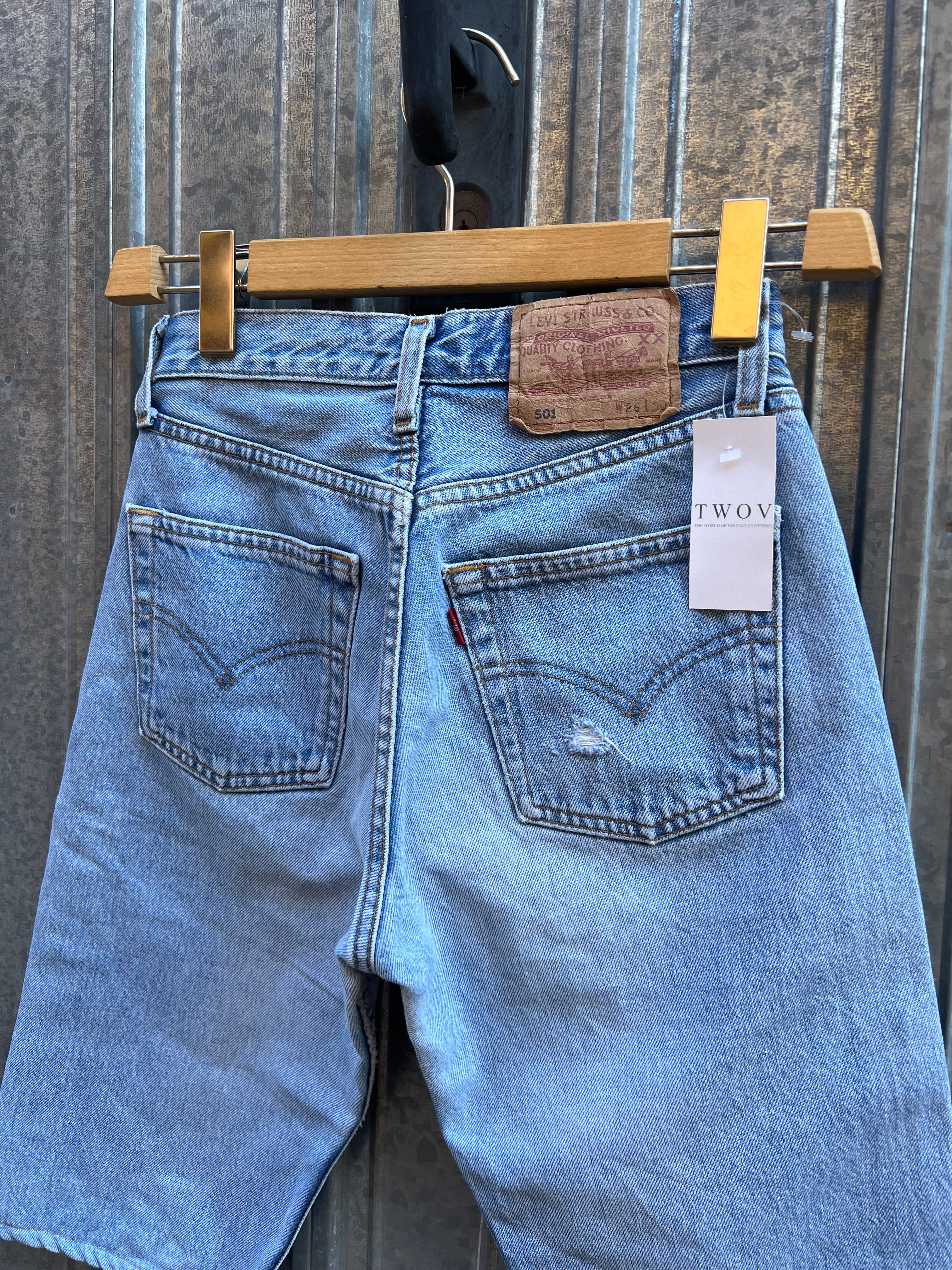 Short Levi’s 501 W26