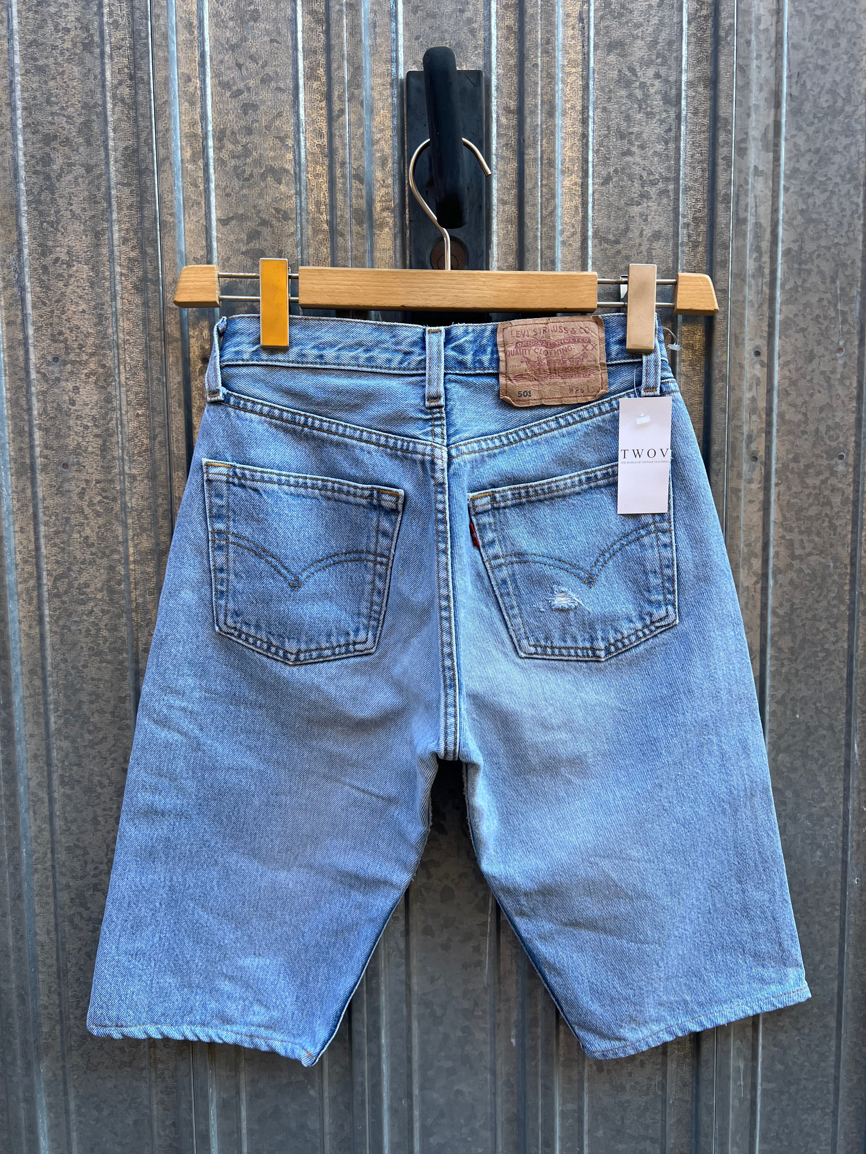 Short Levi’s 501 W26