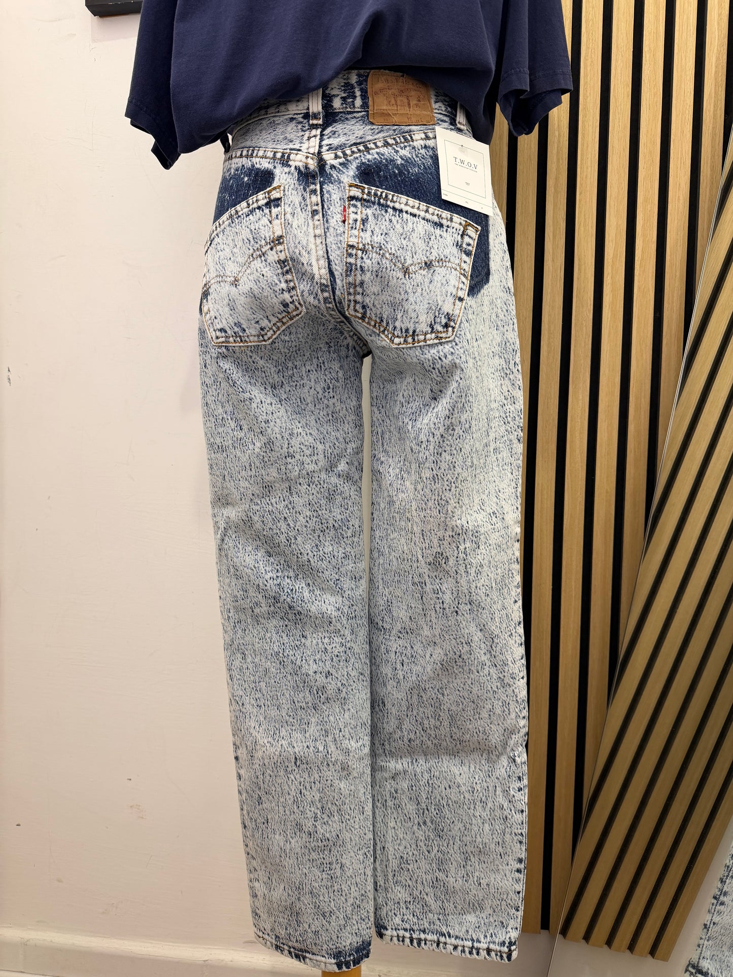 Jeans Levi's 701 Vintage Custom — Acid Wash con tasche spostate