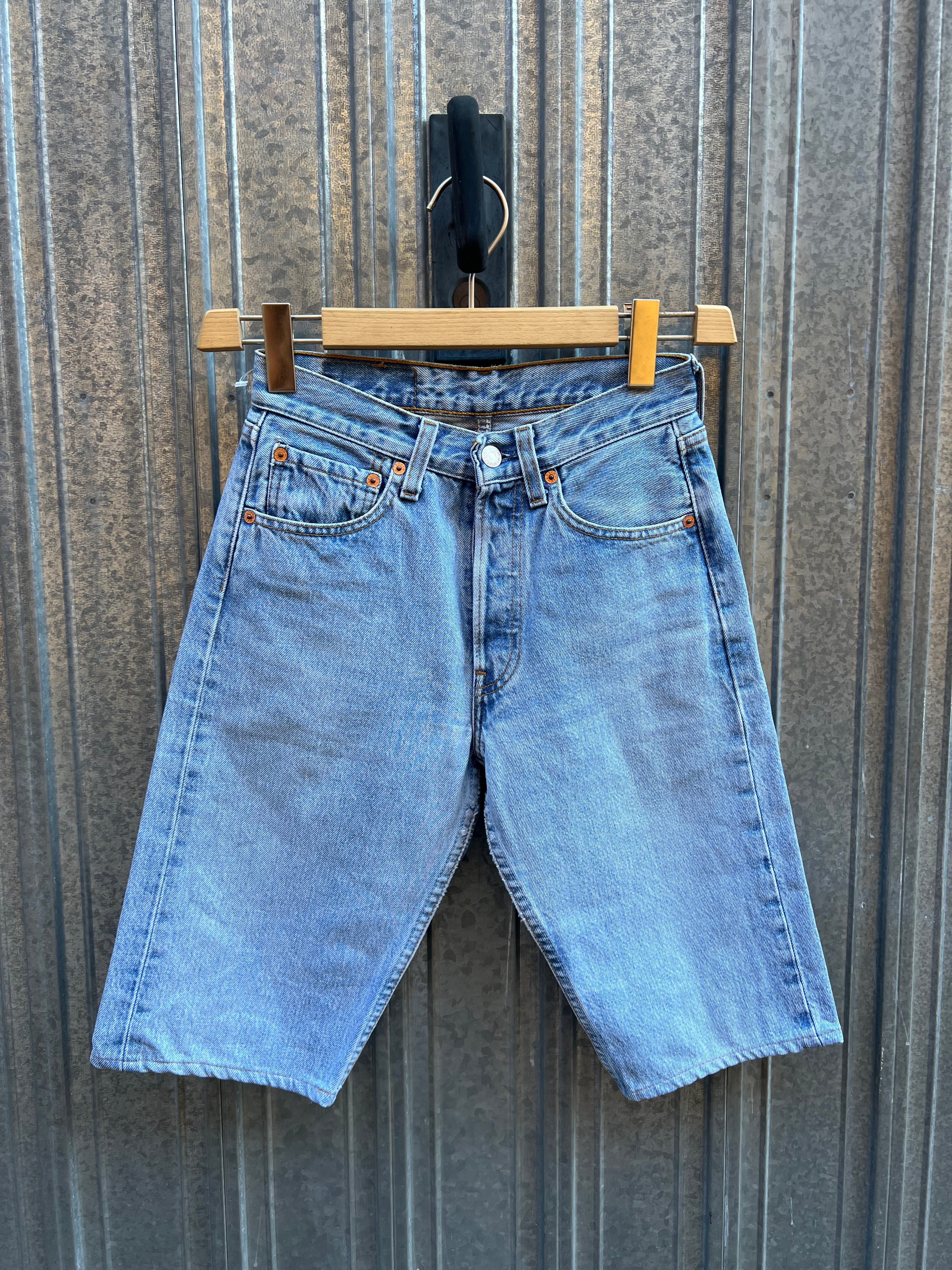 Short Levi’s 501 W26