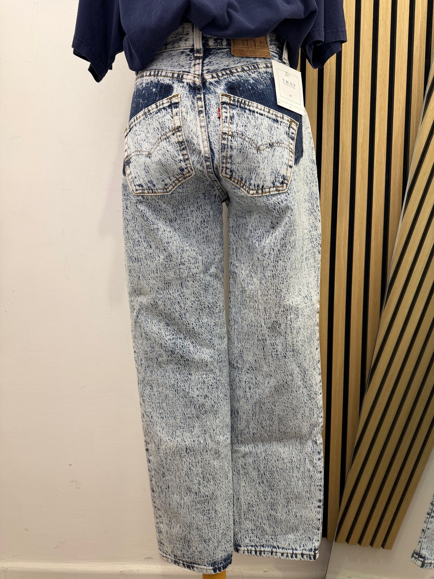 Jeans Levi's 701 Vintage Custom — Acid Wash con tasche spostate