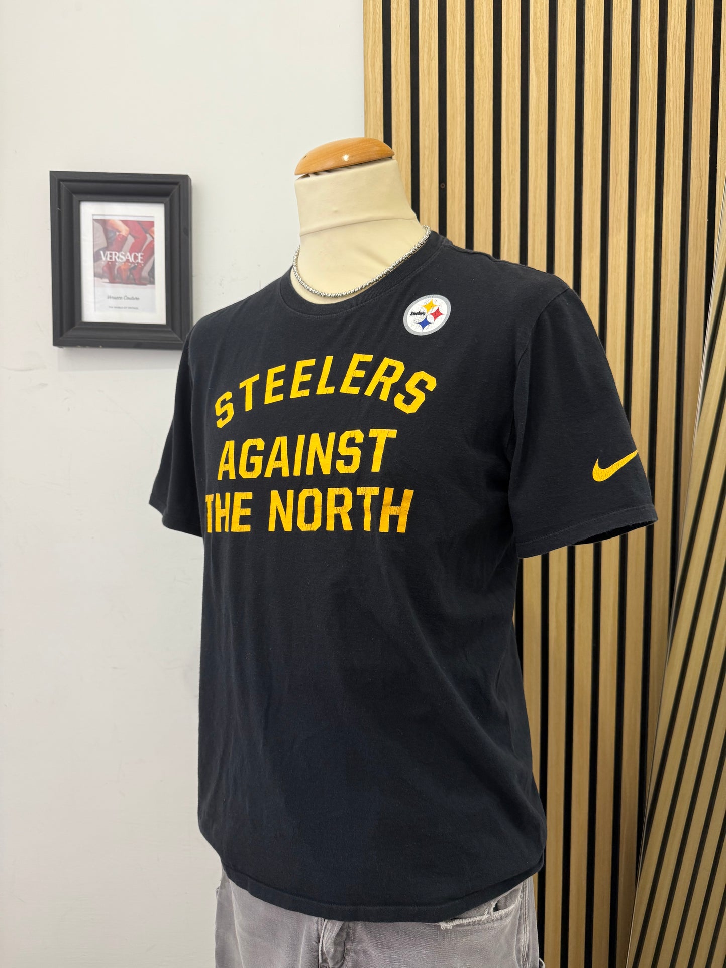 T-shirt Nike Pittsburgh Steelers “Against The North” – Ufficiale NFL