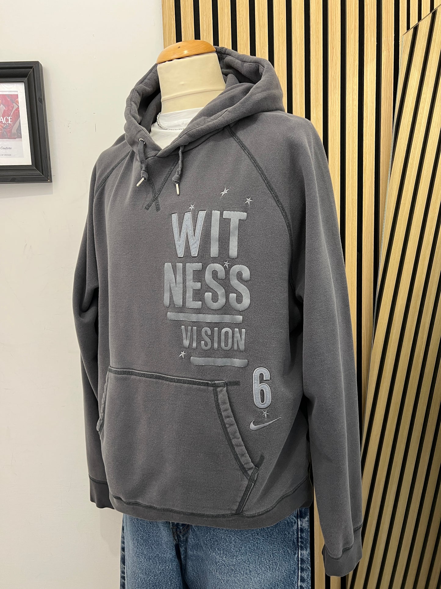 Felpa Nike “Witness Vision 6” con Cappuccio – Grigio
