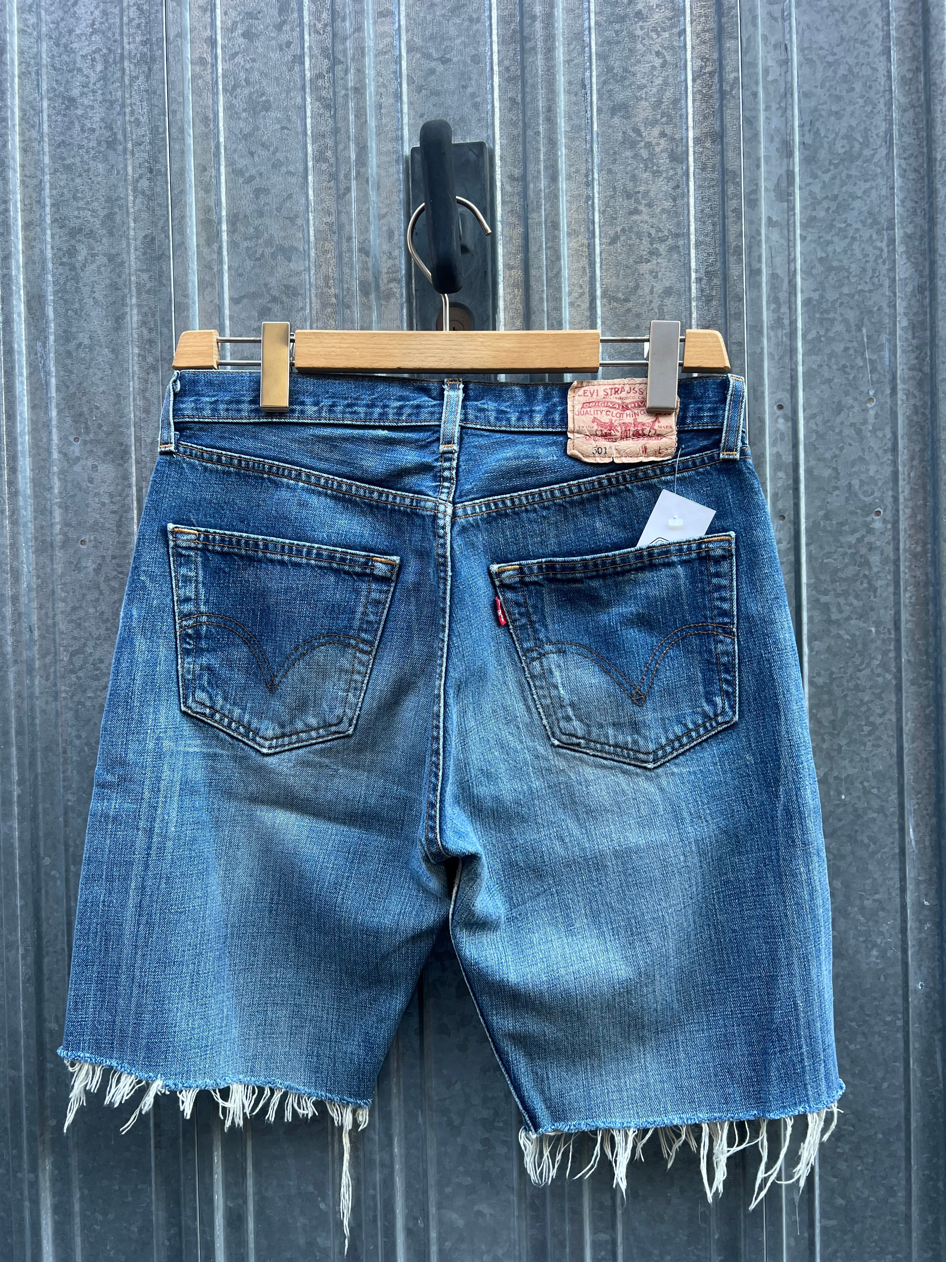 Short Levi’s 501 W31