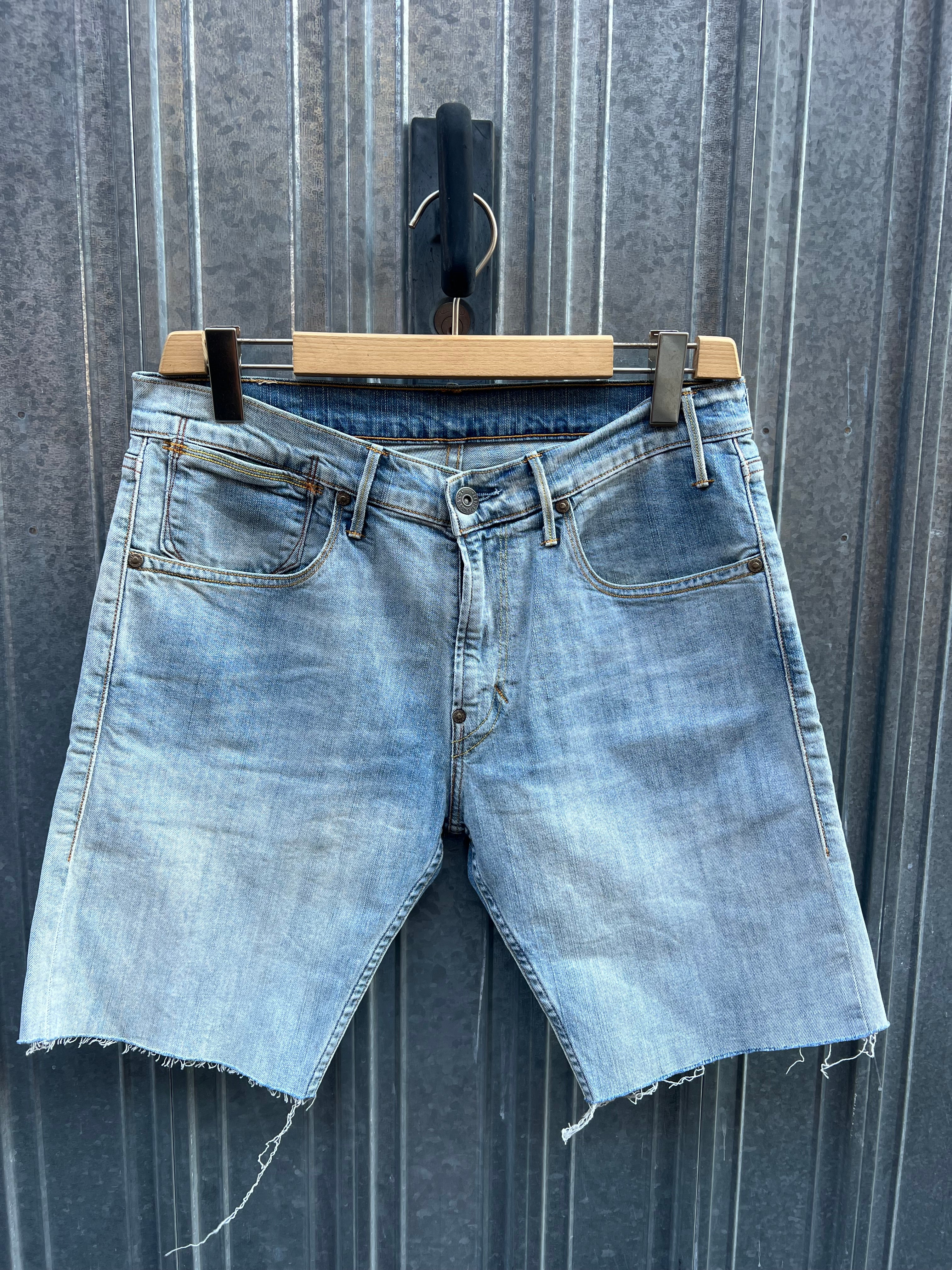 Short Levi’s W32