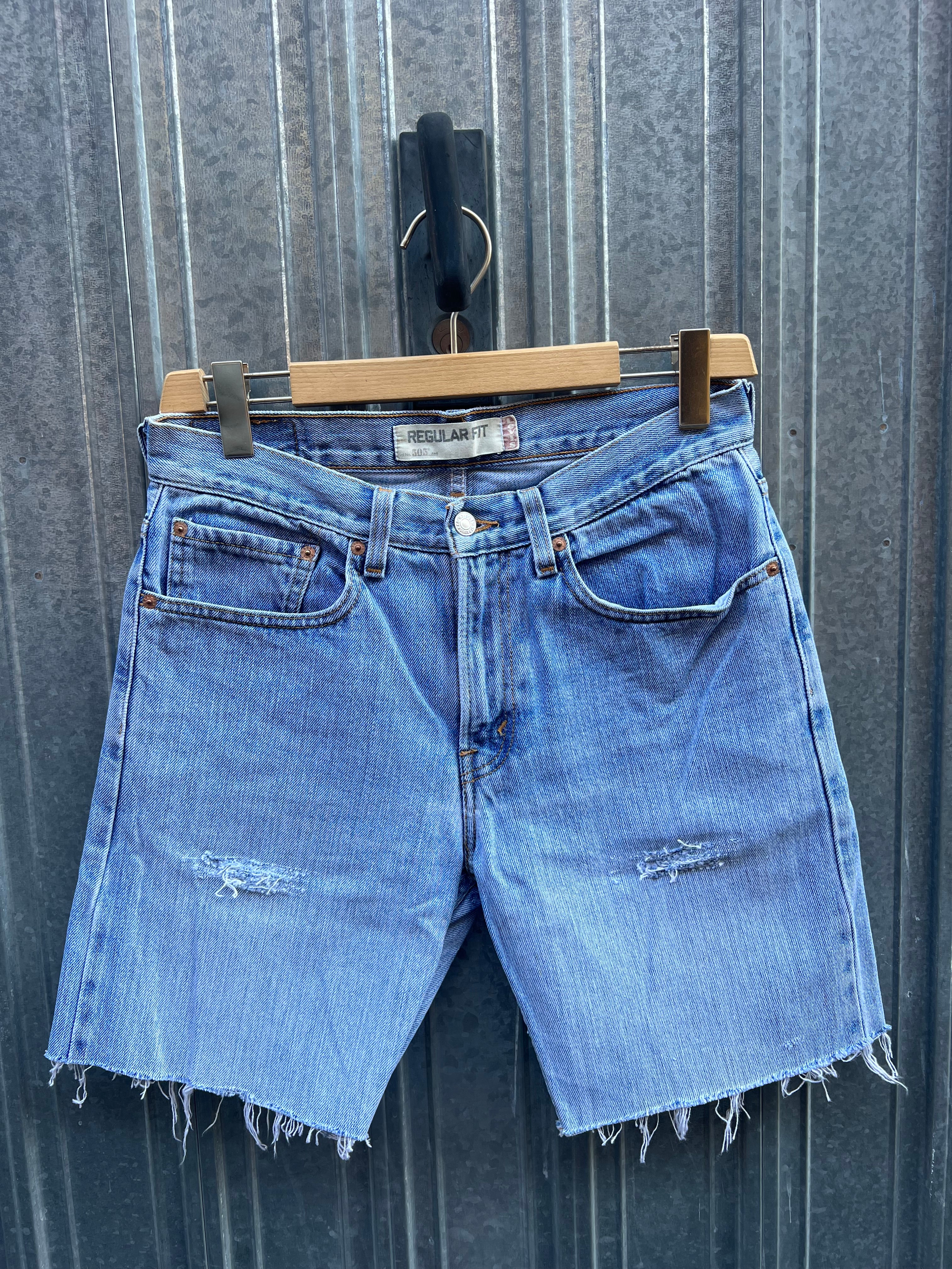 Short Levi’s 505 W31