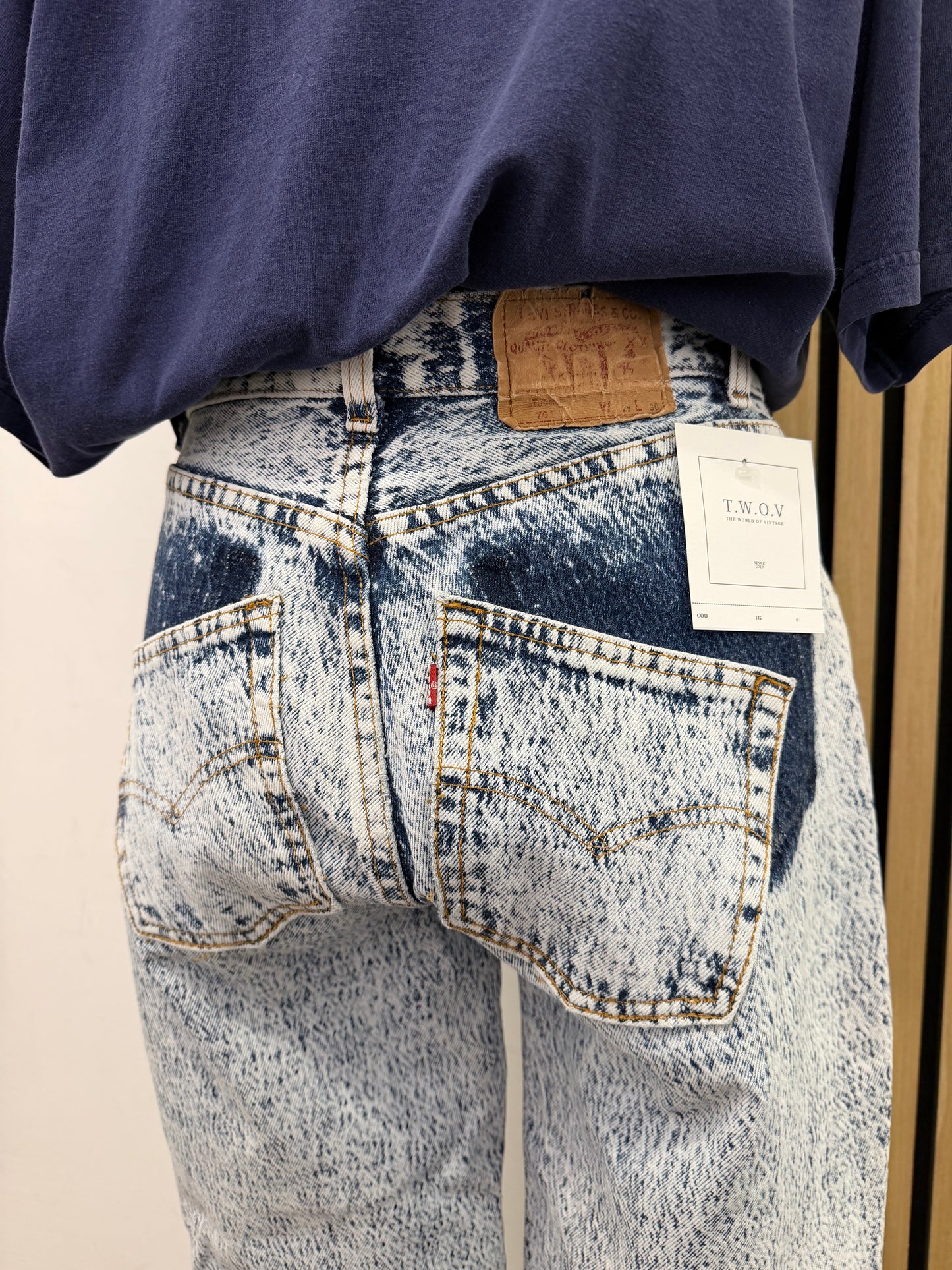 Jeans Levi's 701 Vintage Custom — Acid Wash con tasche spostate