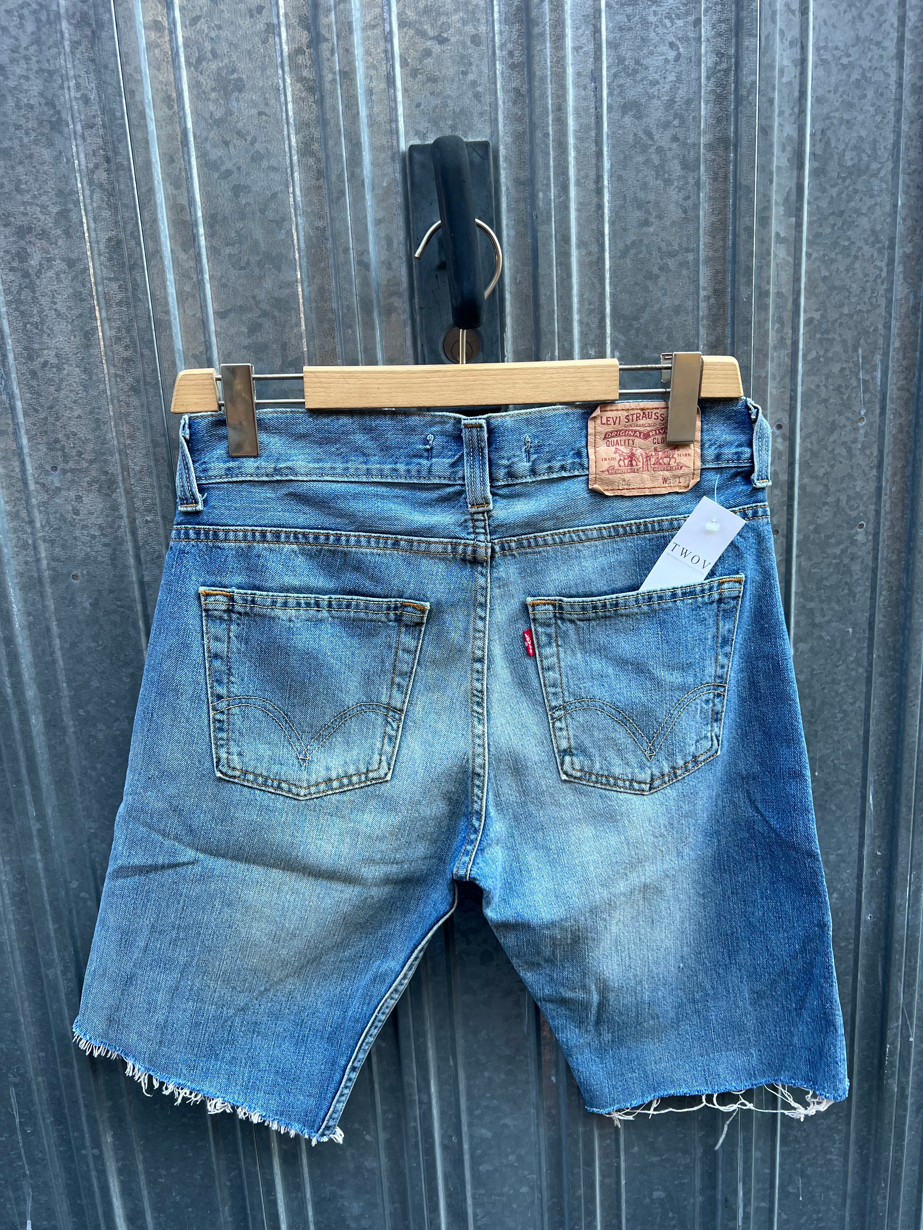 Short Levi’s 506 W30