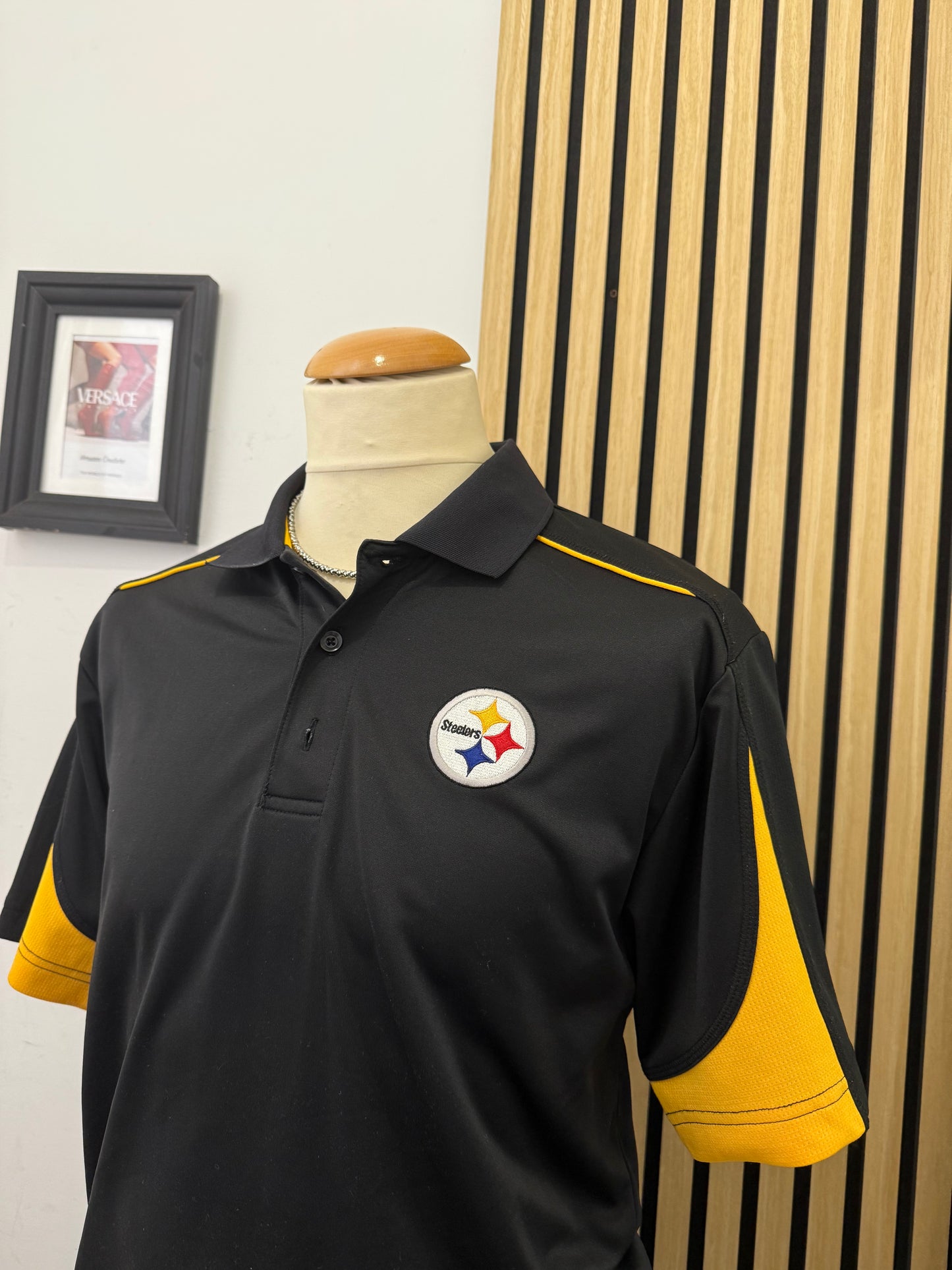 Polo ufficiale Pittsburgh Steelers – NFL Team Apparel – Nero e Giallo