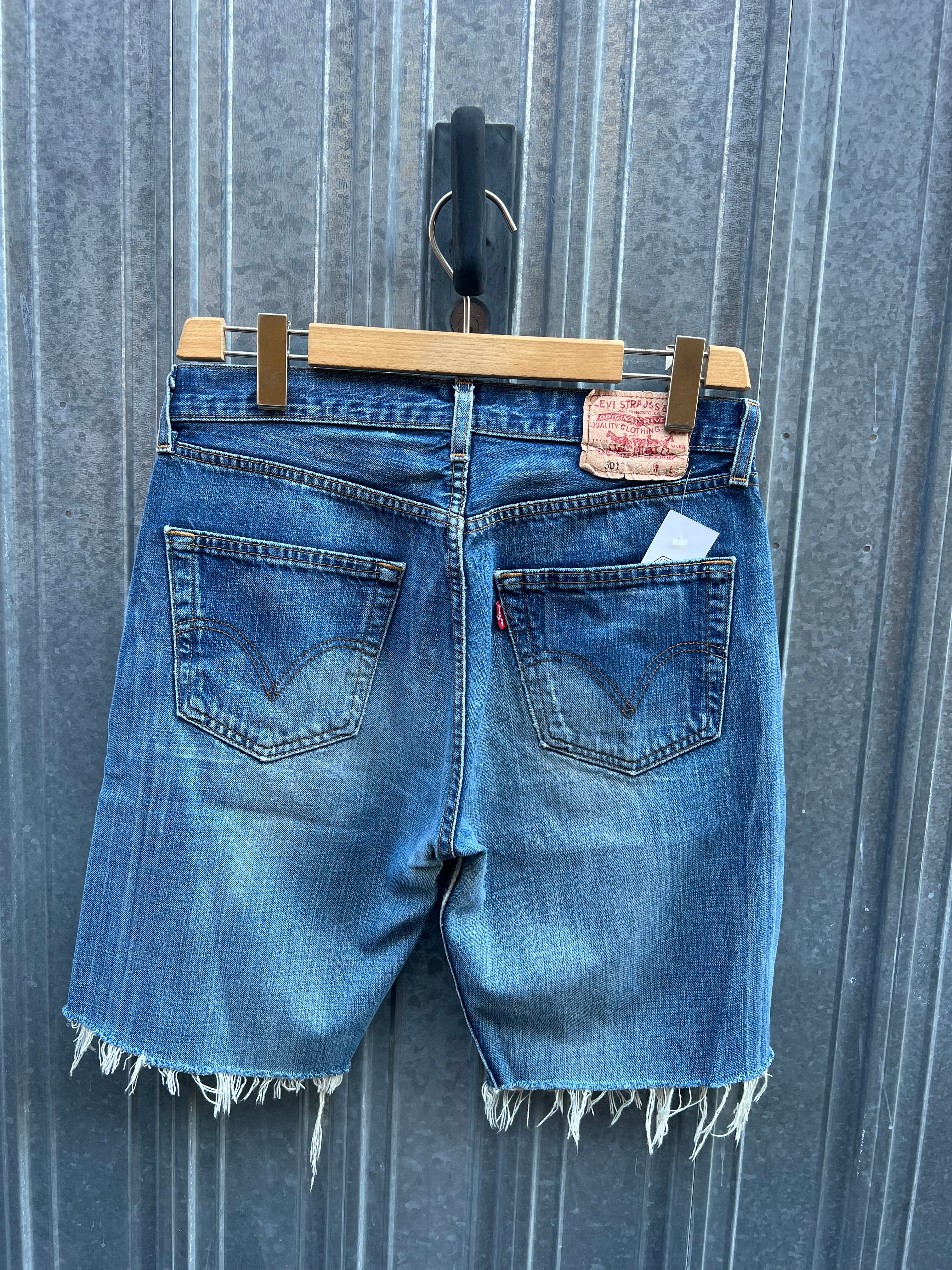 Short Levi’s 501 W31