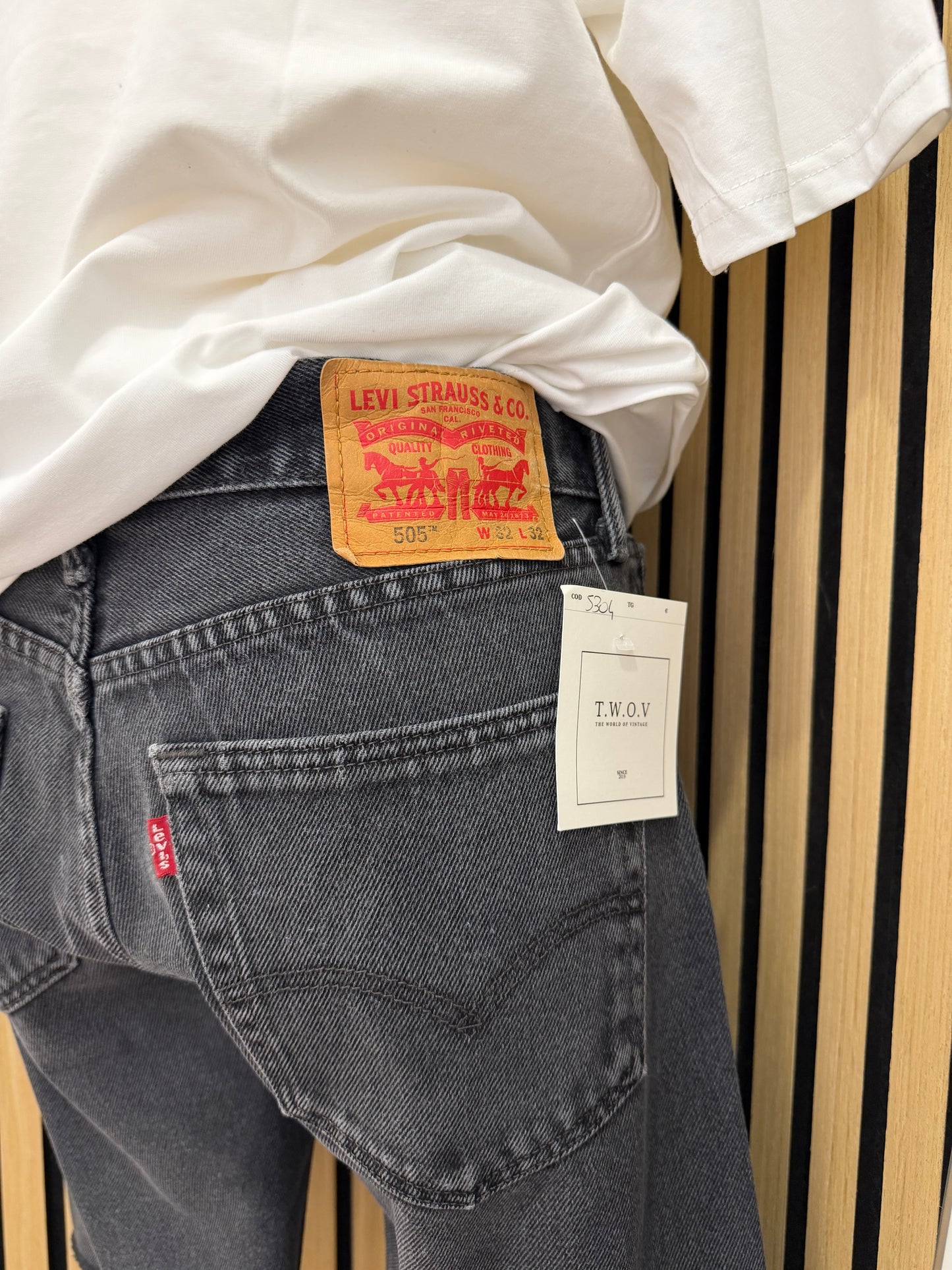 Bermuda in Denim Nero Vintage Levi's 505 unisex tg 44 ita