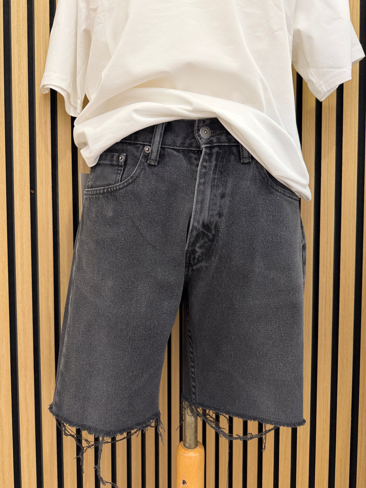 Bermuda in Denim Nero Vintage Levi's 505 unisex tg 44 ita