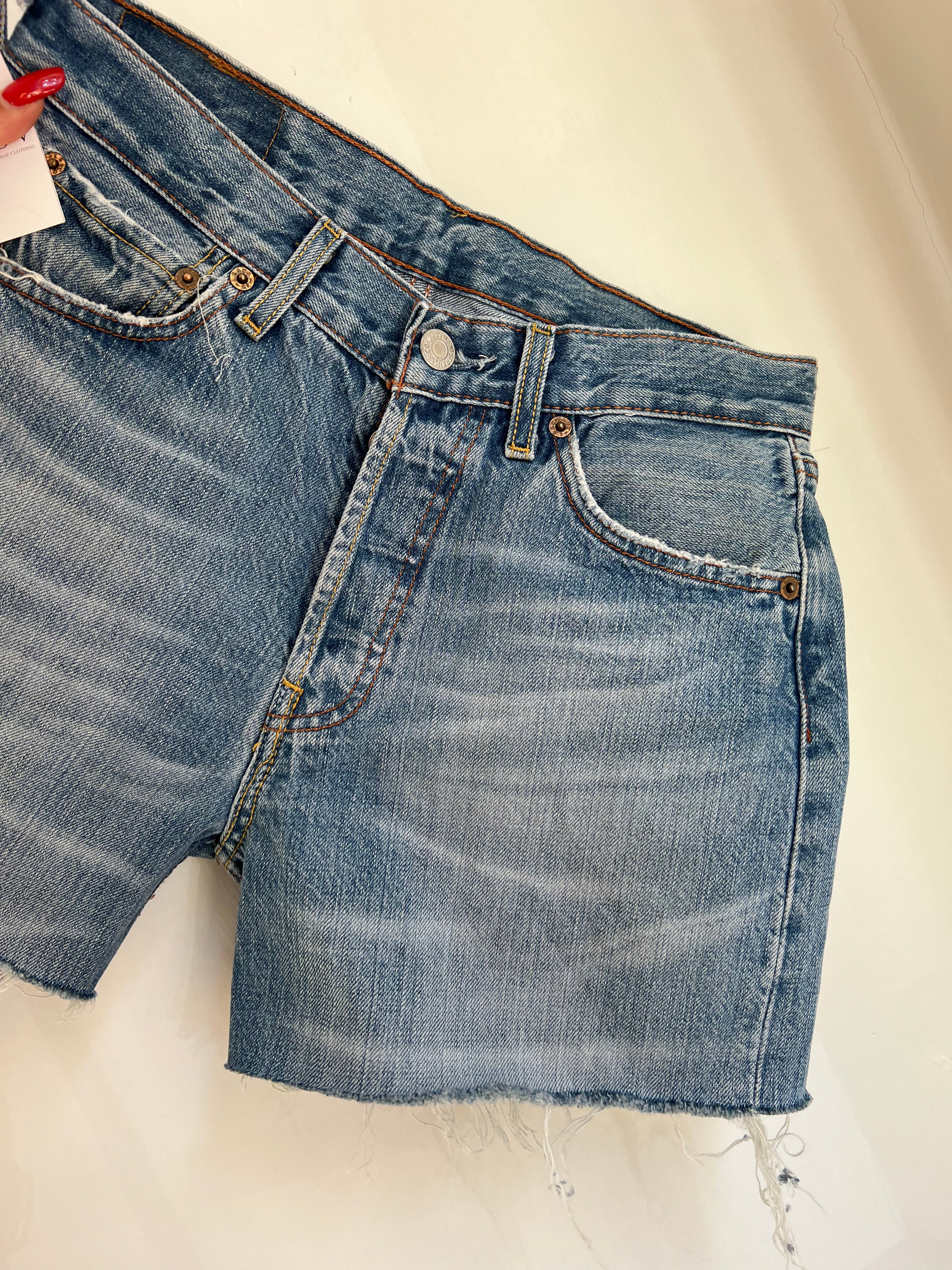 Short Levi’s 501 vintage W28