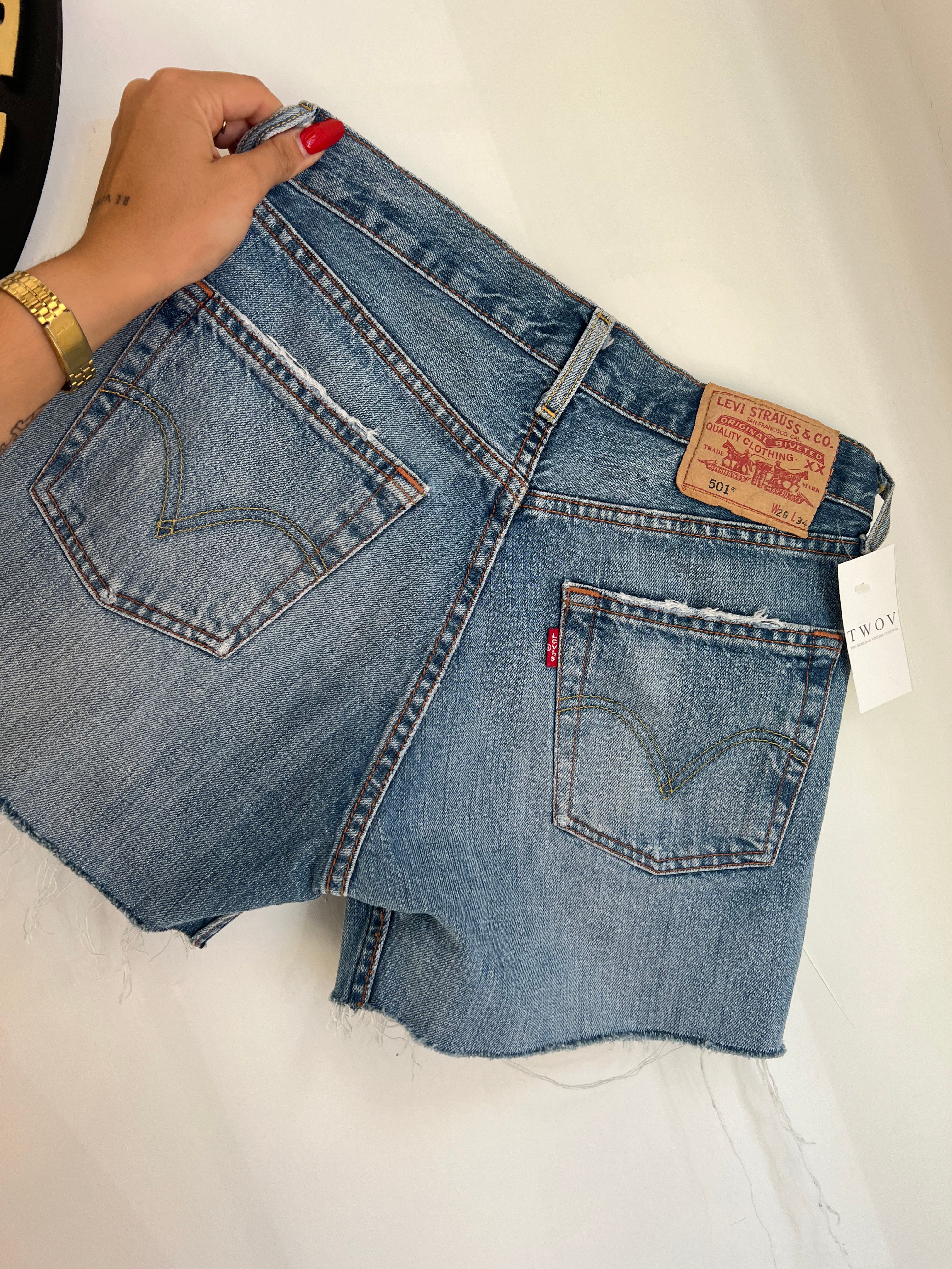 Short Levi’s 501 vintage W28